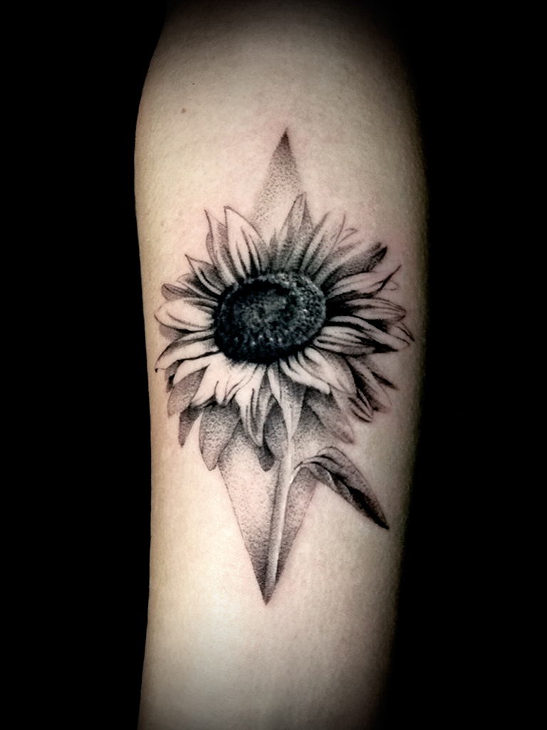 tatuaje de girasol realista